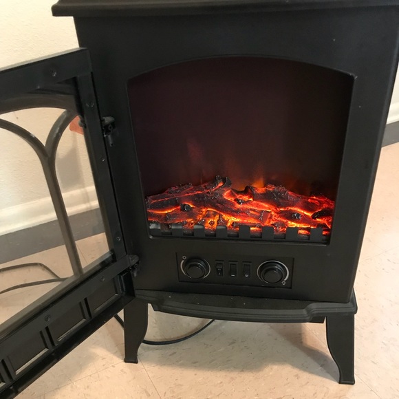 Fireplace - Picture 2 of 3